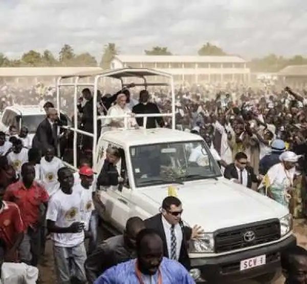 Photos: Pope Francis Visits Mosque In Central African Republic
